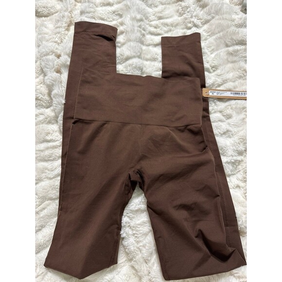 Skims soft smoothing seamless Leggings - Picture 5 of 6